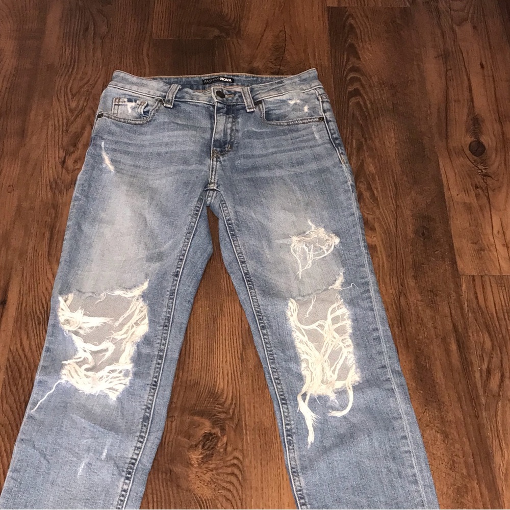 Awesome FASHION NOVA JEANS size 0 Distressed Jeans ripped 28” waist